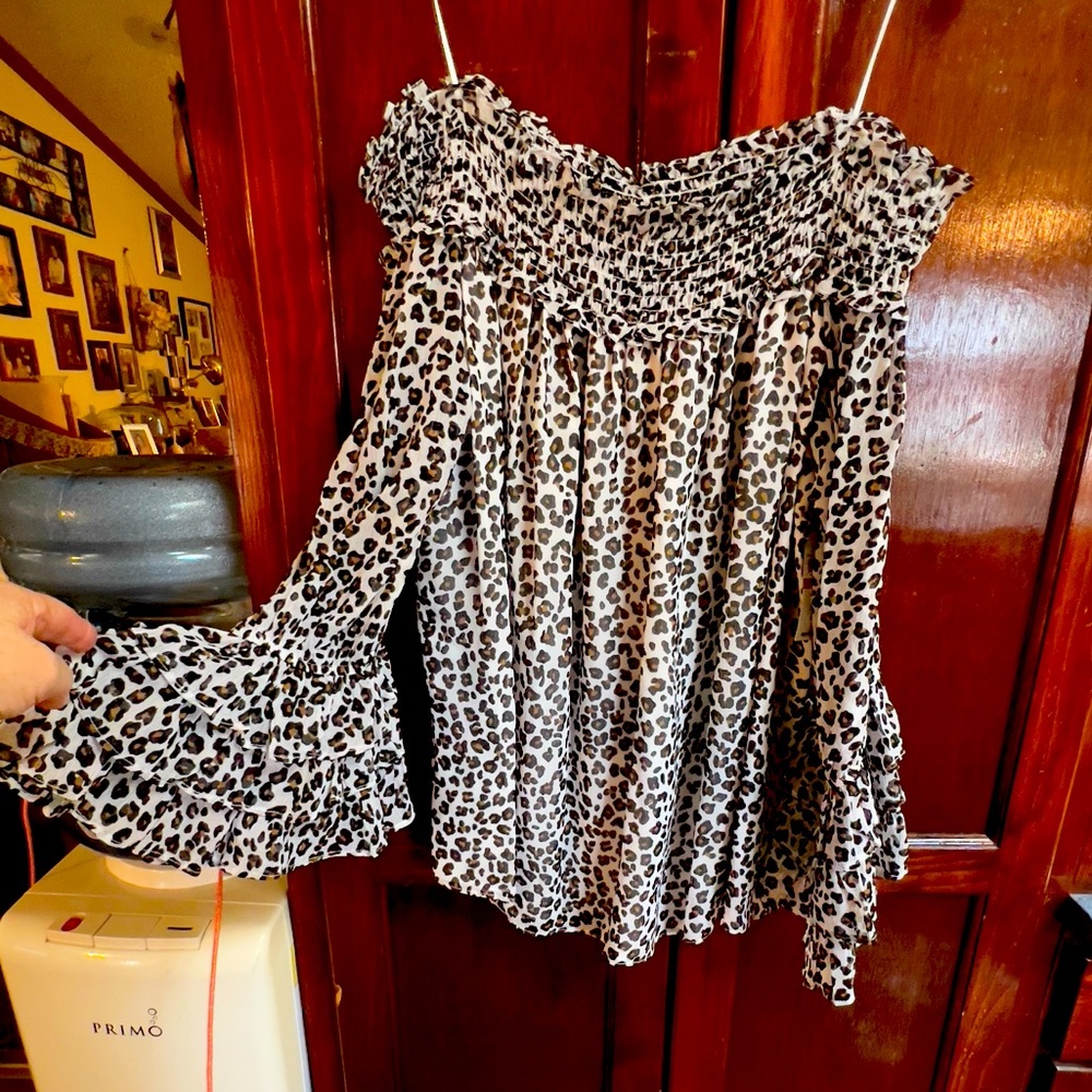 Women’s size 3 X ce ce leopard print off the shoulder, long sleeve shirt